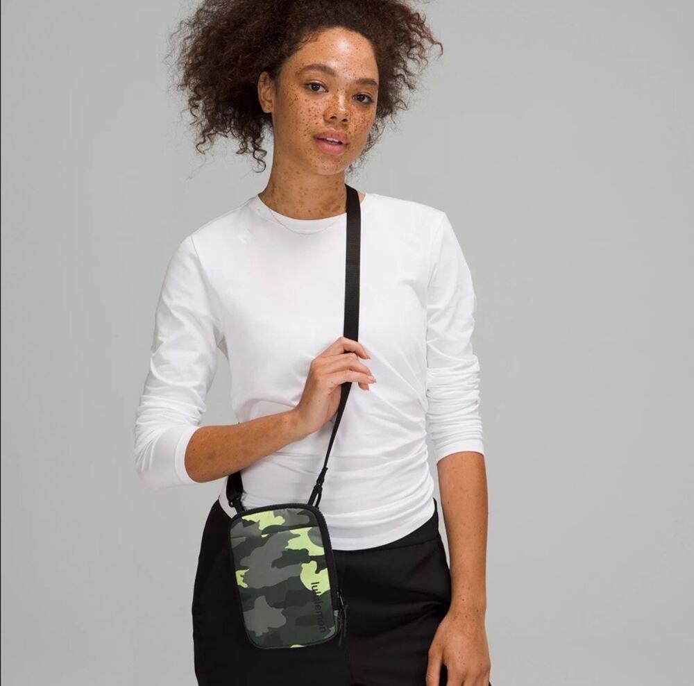 Lululemon Easy Access Crossbody Bag – Heritage 365 Camo Neo Mint Multi